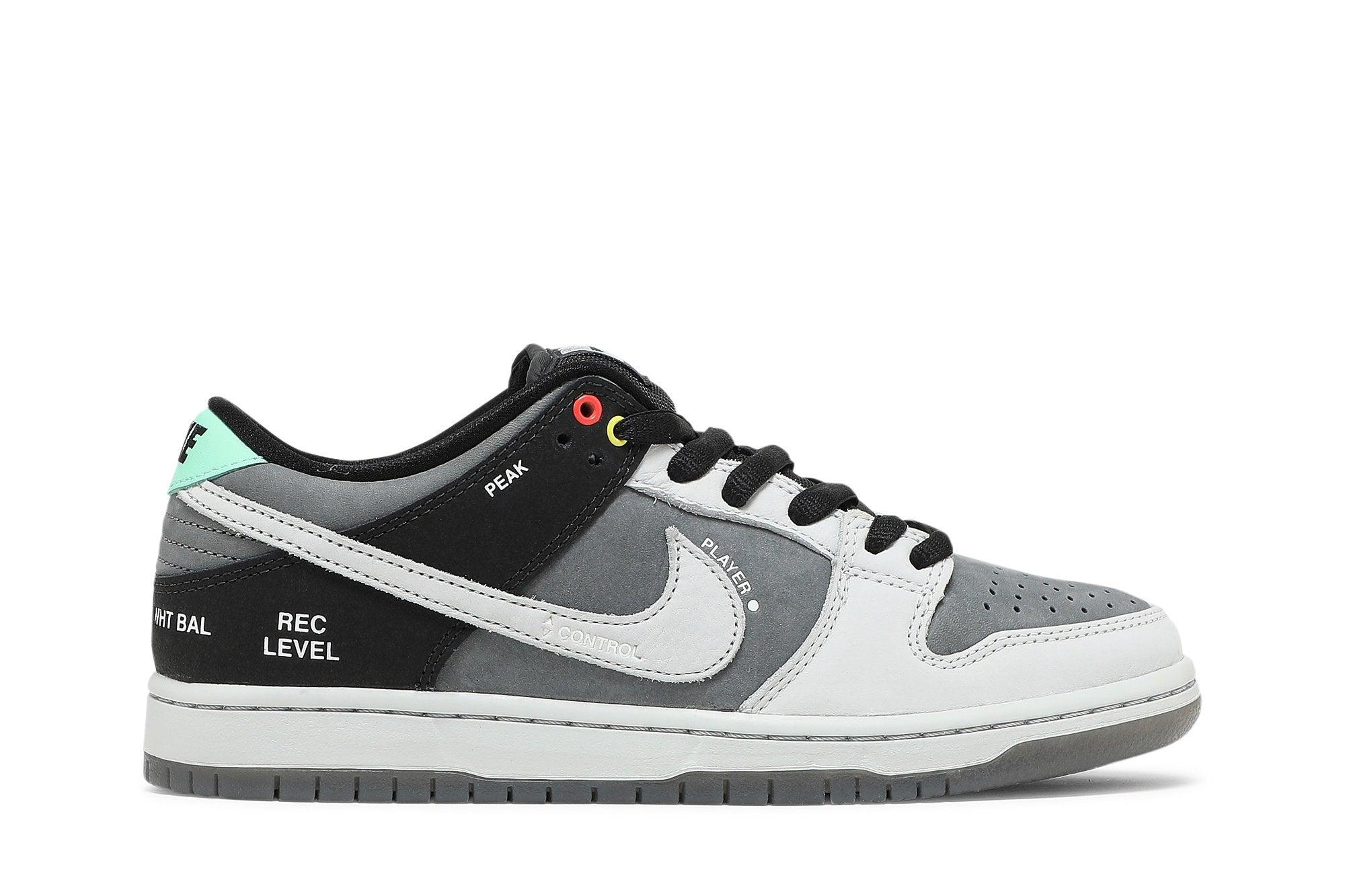 Nike SB Dunk Low VX 1000 Camcorder Cinza
