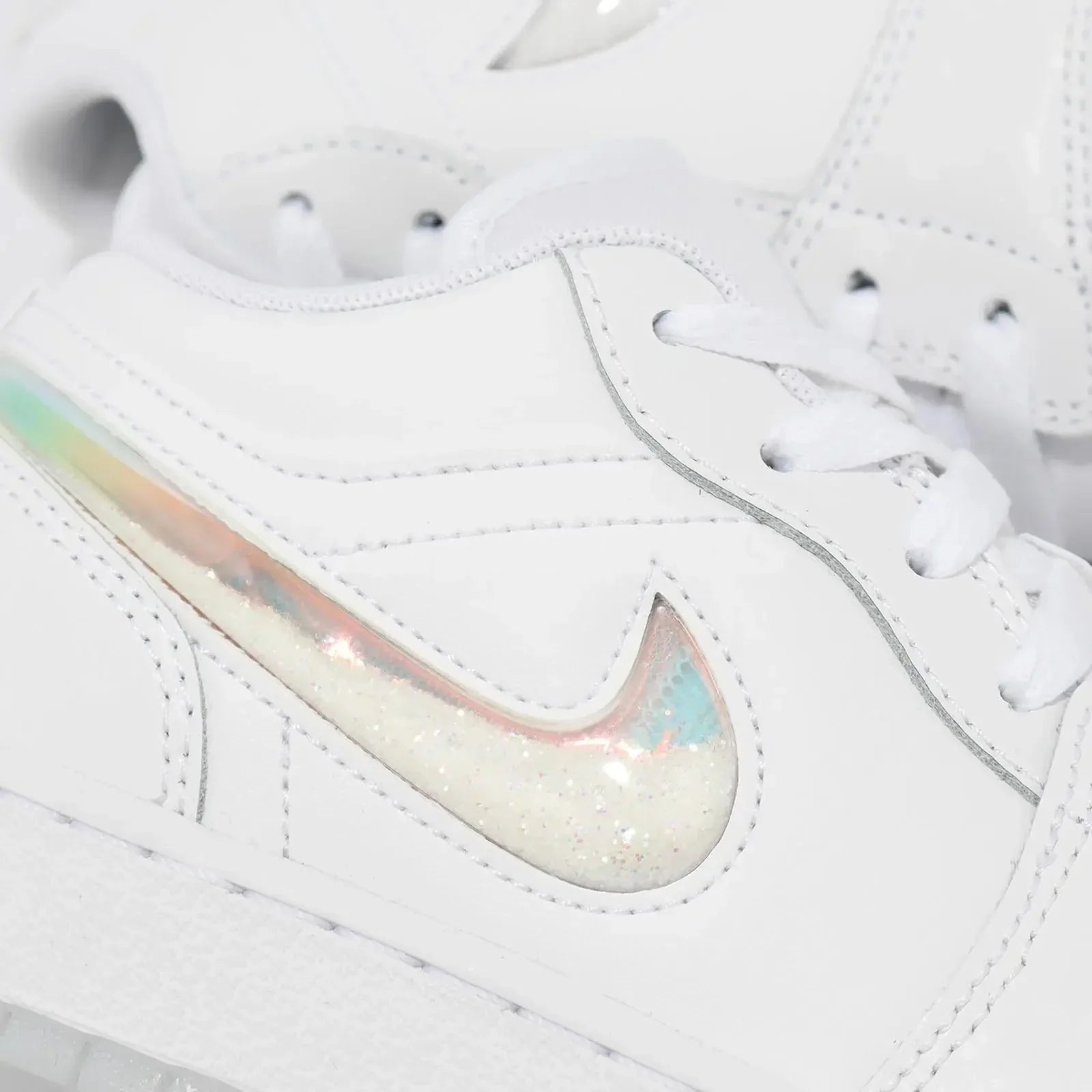 Air Jordan 1 Low Se "Glitter Swoosh" Branco